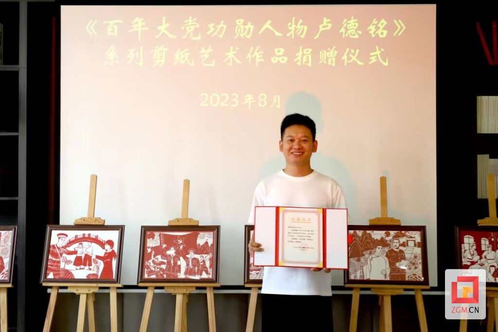 使得一手好刀法！ 小伙以刀为笔绘制“自贡”蓝图——-1.jpg