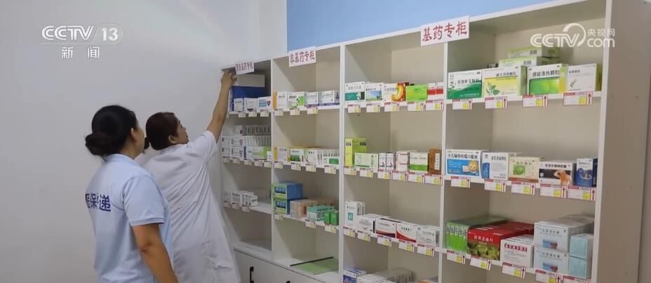 医保服务从“窗口”搬到“村口” 群众“小病不出村、报销不跑路”-2.jpg
