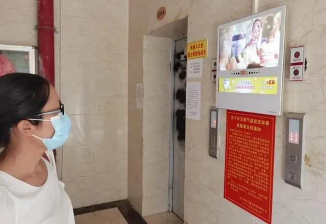 武汉一居民楼电梯收费，每次往返收费1元，疑为业主自发组织-3.jpg