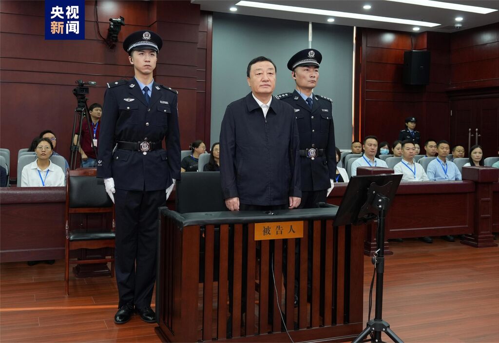 被控受贿1647万余元！国家粮食和物资储备局原党组书记、局长张务锋受审-1.jpg