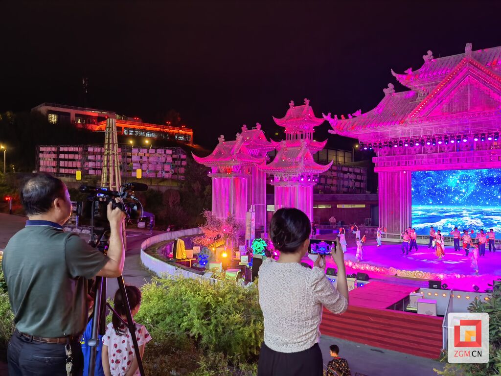 “天下第一灯”上新啦！各路媒体聚焦自贡彩灯嘉年华-4.jpg