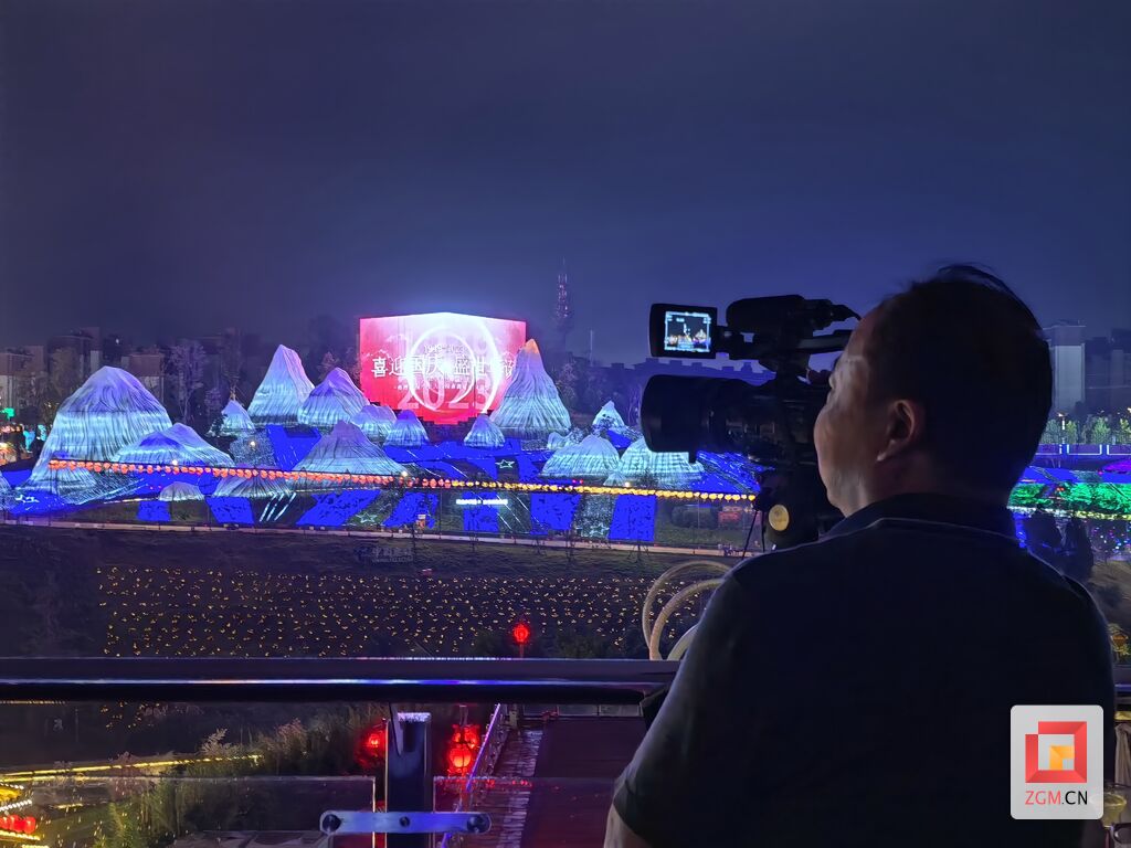 “天下第一灯”上新啦！各路媒体聚焦自贡彩灯嘉年华-3.jpg