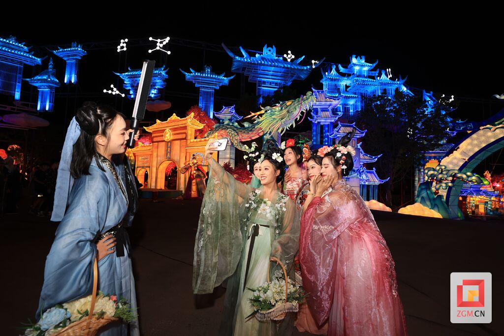 “中国灯城”提灯邀客 自贡举办中秋国庆彩灯嘉年华媒体推介会-4.jpg