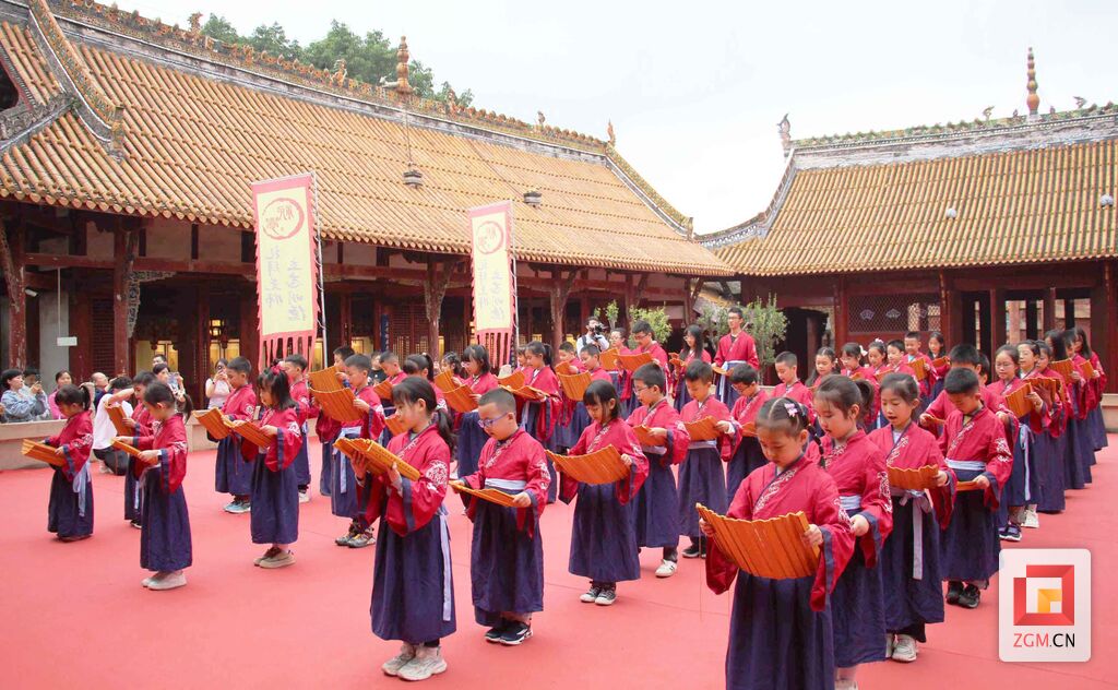 富顺县“礼拜先师·立志明德”祈学活动在文庙举行-1.jpg