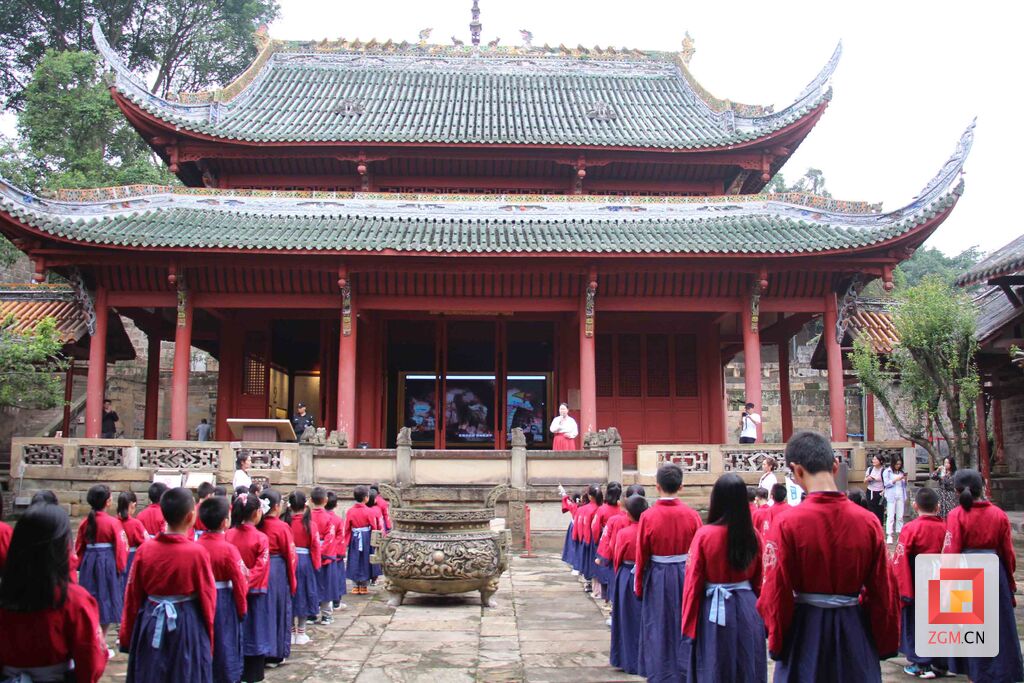 富顺县“礼拜先师·立志明德”祈学活动在文庙举行-3.jpg