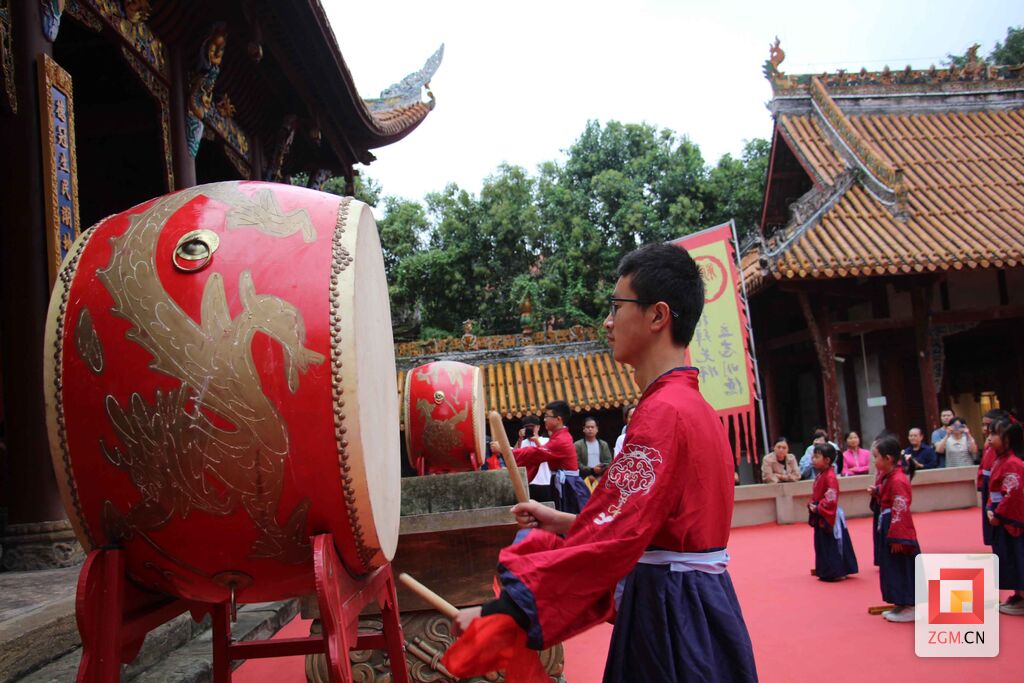 富顺县“礼拜先师·立志明德”祈学活动在文庙举行-2.jpg