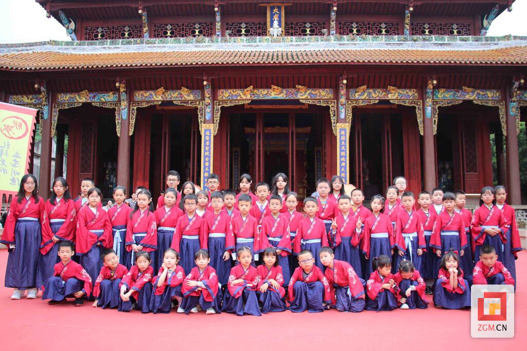 富顺县“礼拜先师·立志明德”祈学活动在文庙举行-4.jpg