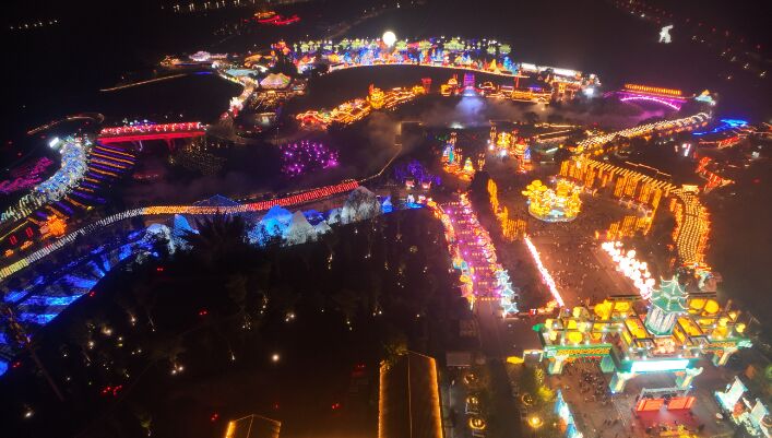 长假首日 四川A级景区接待游客超300万人次-1.jpg