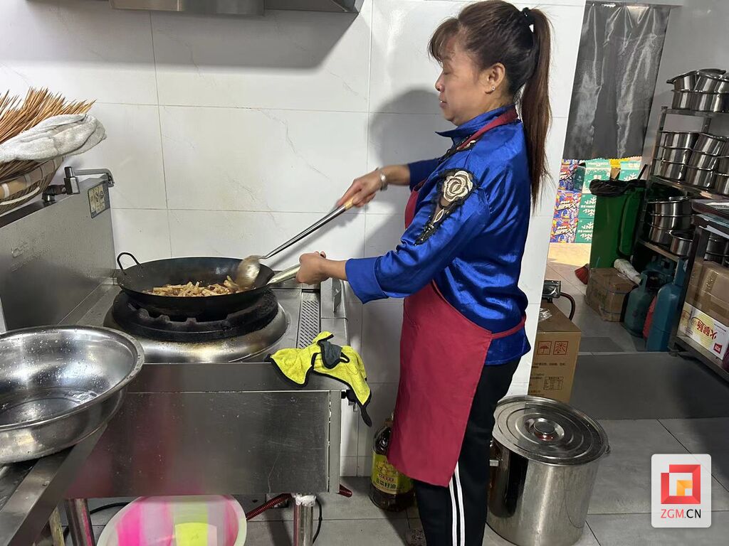 【持续更新】节日中的坚守｜自贡有你更精彩-6.jpg