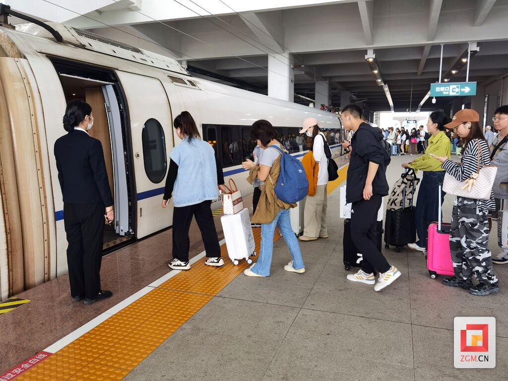 【持续更新】节日中的坚守｜自贡有你更精彩-4.jpg