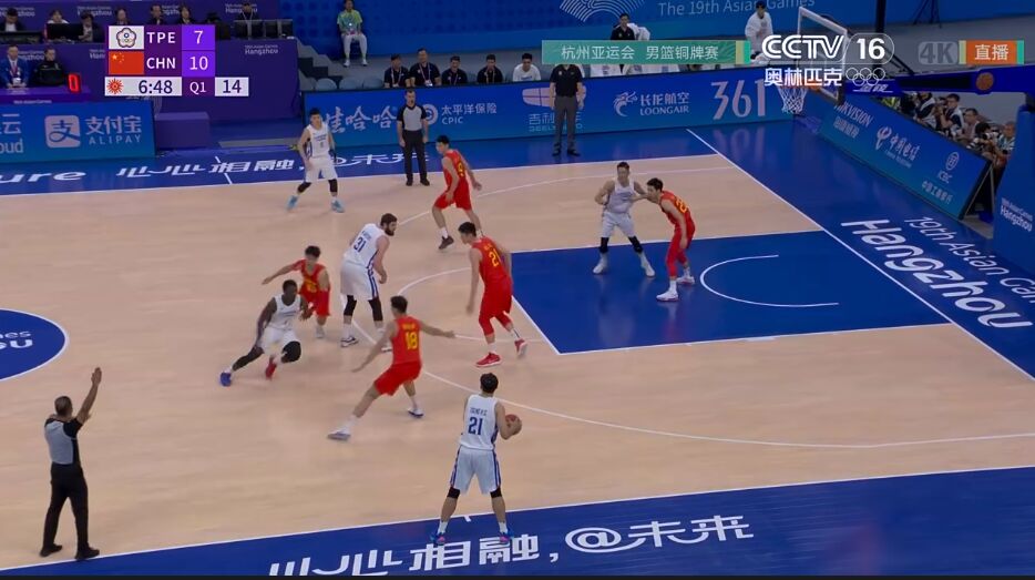 中国队获得杭州亚运会男篮铜牌-2.jpg