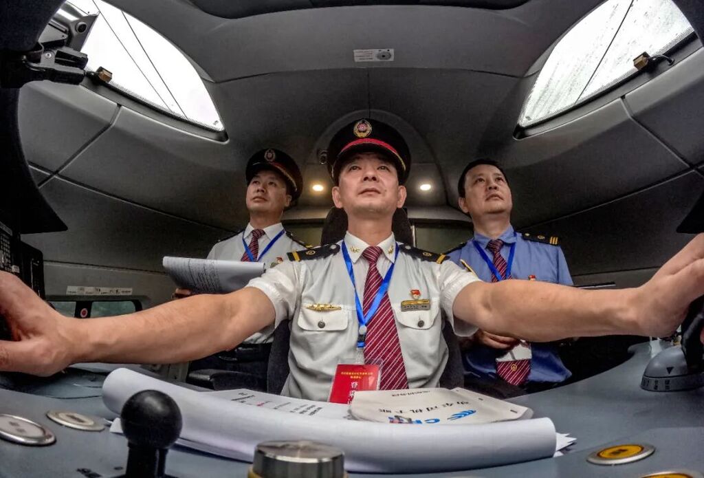 385公里/小时！这条途经自贡的高铁跑出最高测试速度-4.jpg