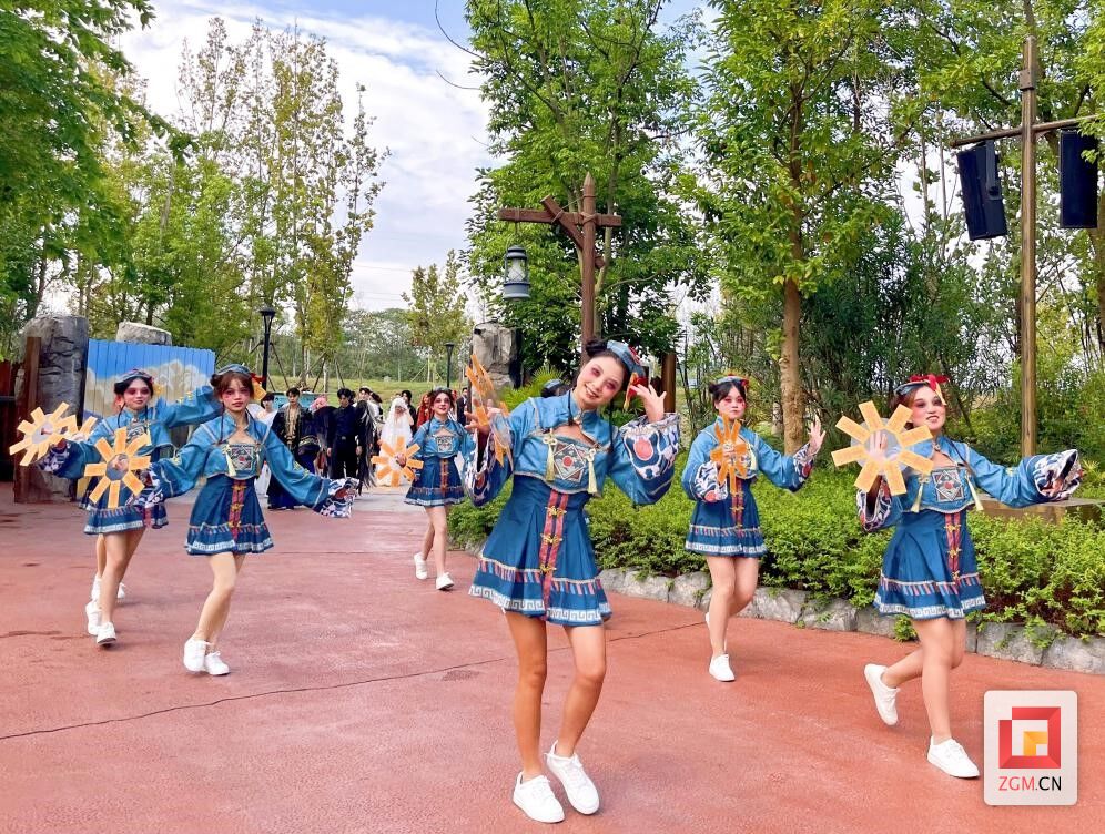 为夜添彩 自贡方特推出“原始奇幻夜”活动-4.jpg