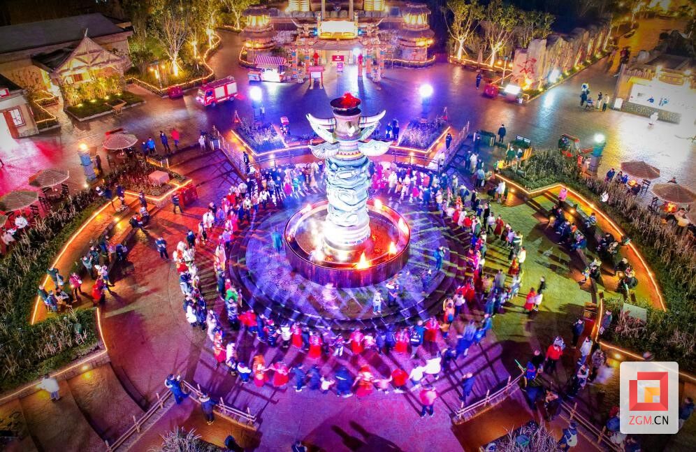 为夜添彩 自贡方特推出“原始奇幻夜”活动-6.jpg