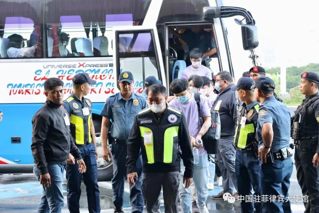 中菲合作遣返36名在菲从事离岸博彩中国公民-1.jpg