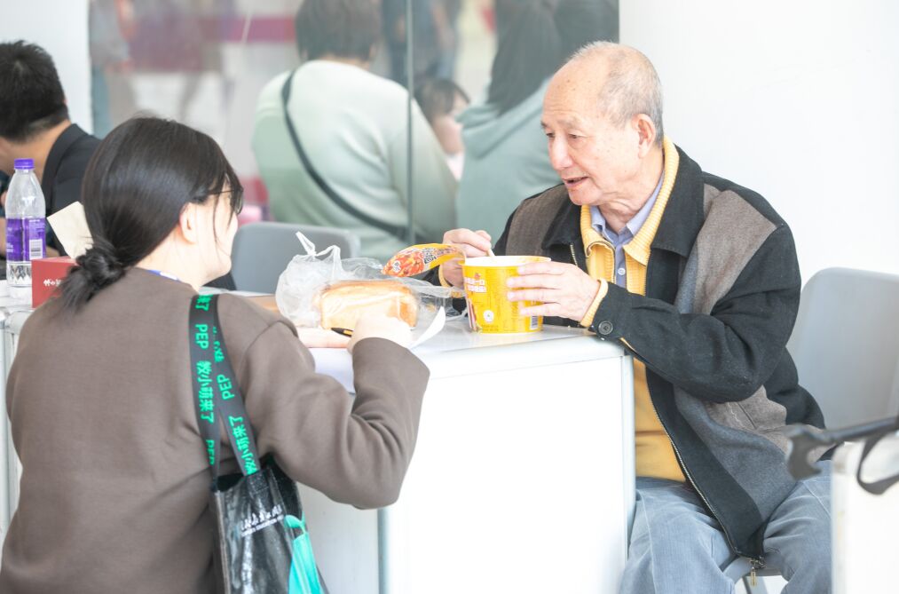 太火爆！2023天府书展两天迎来4.6万人次-2.jpg