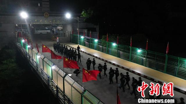 突破性战果！2349名缅北电诈犯罪嫌疑人一次性移交我方-1.jpg