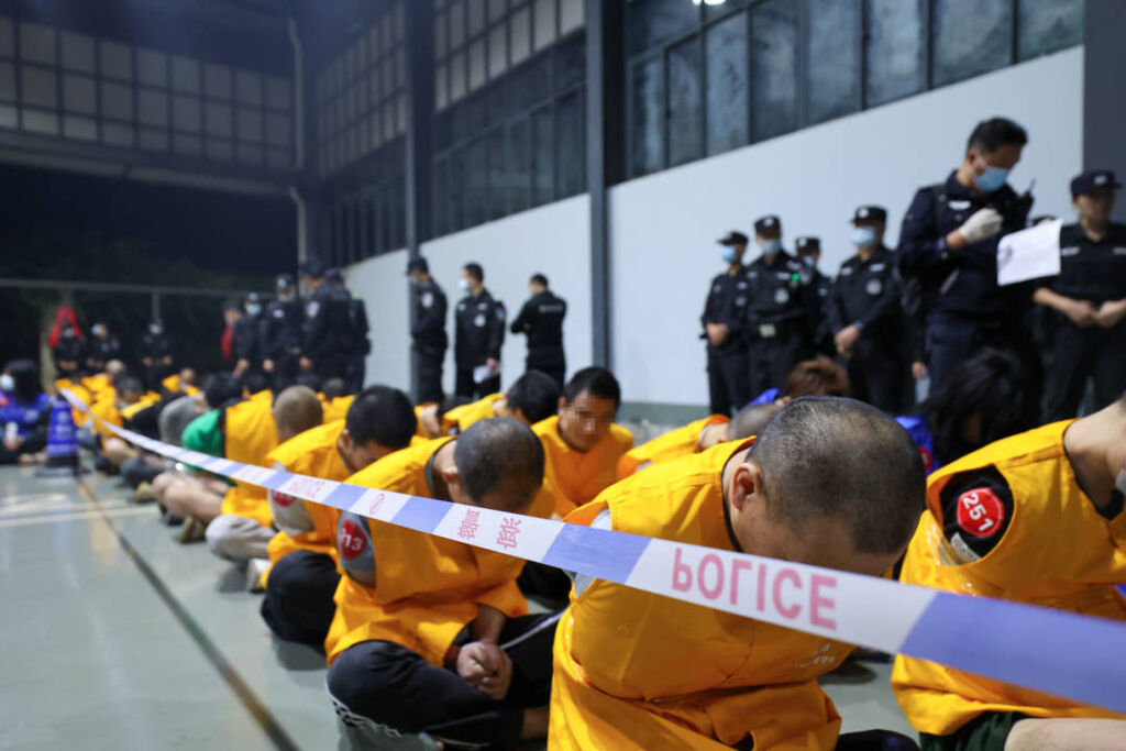 910名缅北电诈嫌疑人移交昆明警方-2.jpg