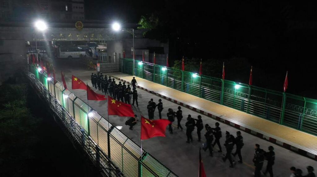 910名缅北电诈嫌疑人移交昆明警方-3.jpg