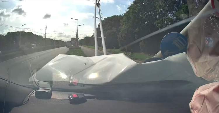 车主质疑交警强行指派拖车，几公里路竟收800元，上海嘉定交警回应-2.jpg