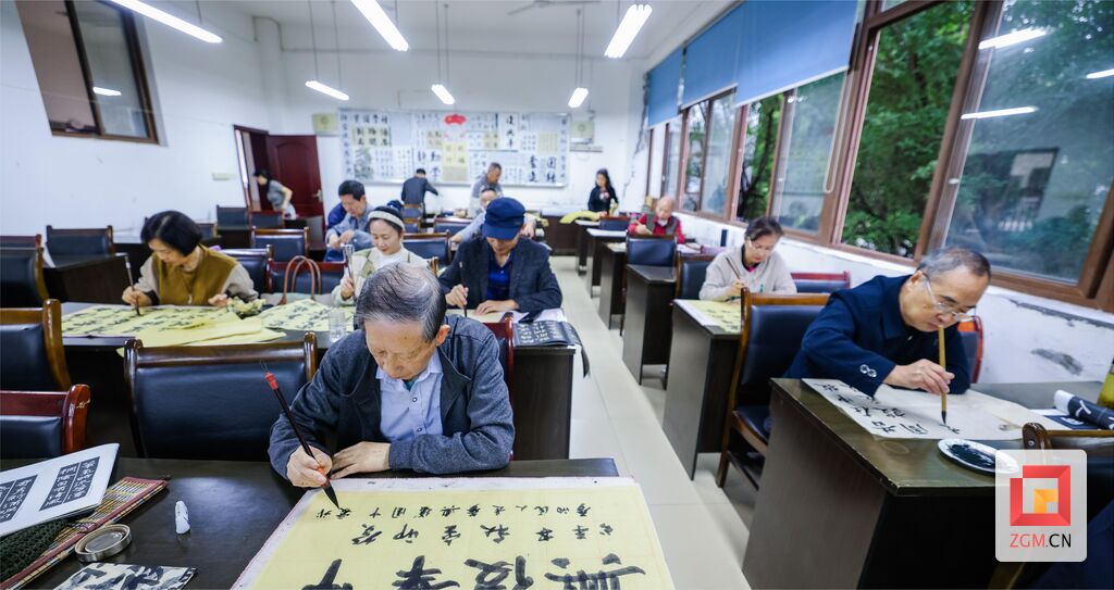 网络中国节·重阳 | 组图 最美不过夕阳红-2.jpg