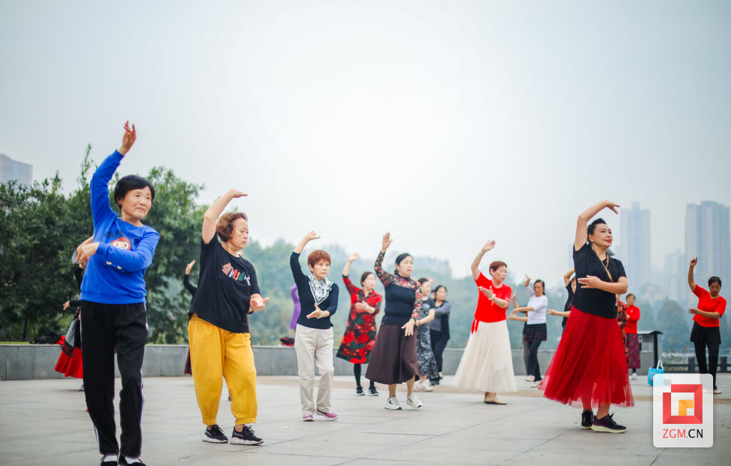 网络中国节·重阳 | 组图 最美不过夕阳红-8.jpg