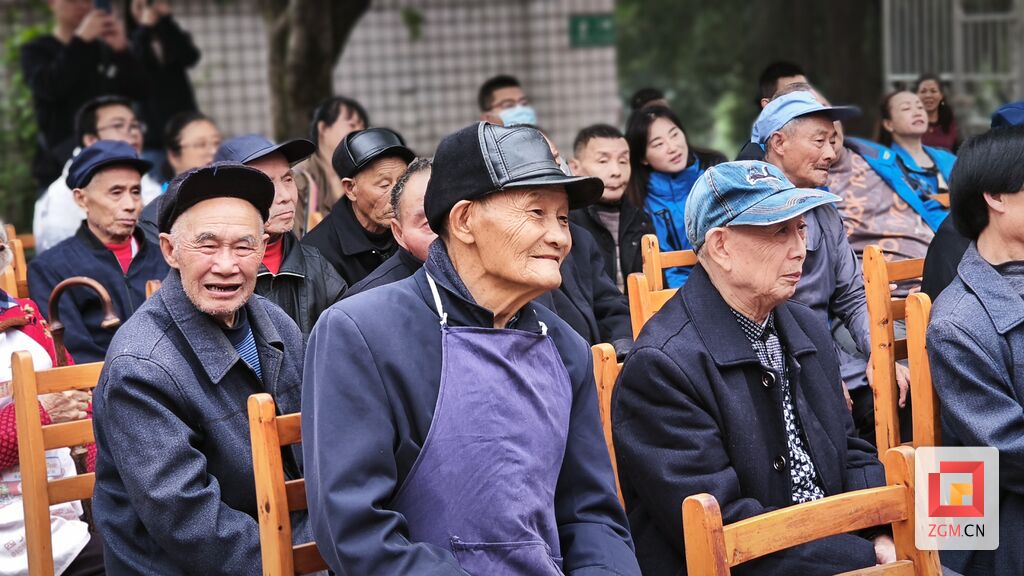 暖！志愿服务乡村行走进敬老院-2.jpg