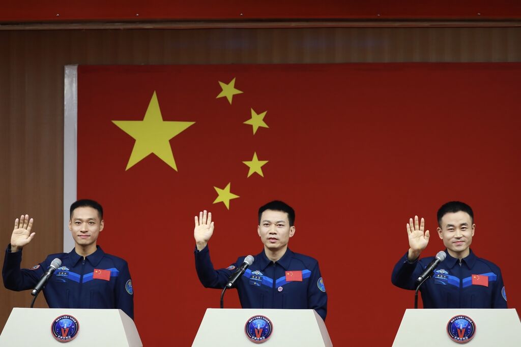 同框亮相！神十七航天员简历公布-1.jpg