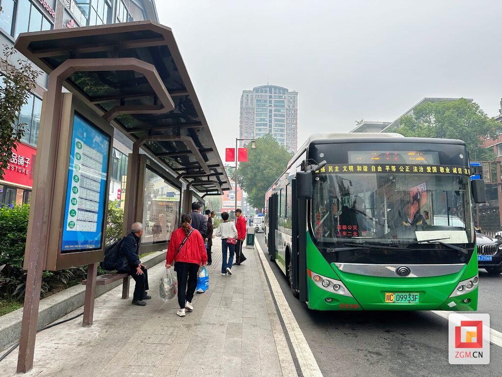 【聚焦群众关切①】公交便民有温度 市民出行更舒心-4.jpg