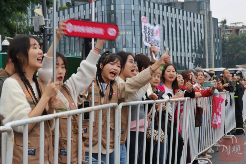 双双打破赛会纪录 2023成都马拉松完赛！明年成马时间官宣-6.jpg