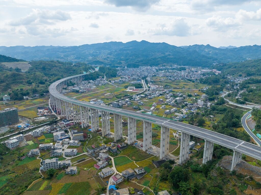 宜威高速今日通车！沿线川滇黔美食美景先睹为快-3.jpg