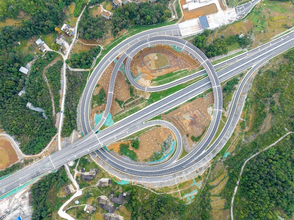 宜威高速今日通车！沿线川滇黔美食美景先睹为快-2.jpg