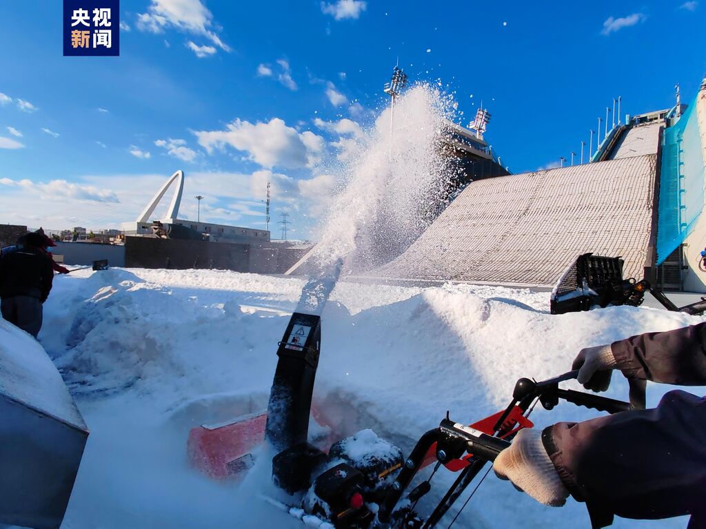 首钢滑雪大跳台将迎五项国际顶级冰雪赛事 造雪工作已正式启动-1.jpg