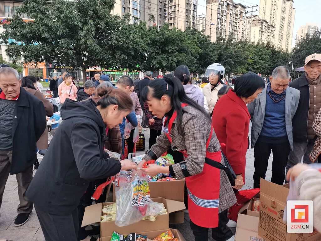 富顺县有处“潮汐地摊”市场 便民富民活跃烟火气——-2.jpg