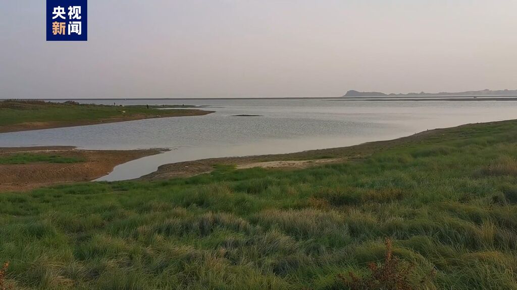 我国最大淡水湖鄱阳湖水位持续下降 已不足1000平方公里-2.jpg