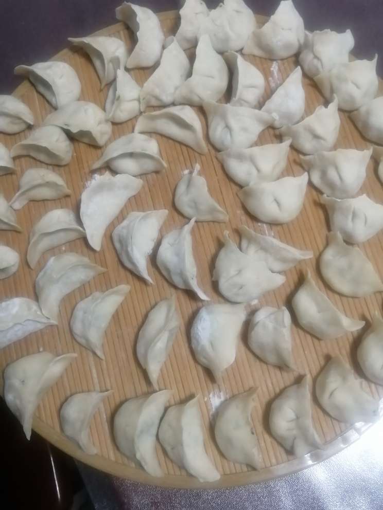 今晚上俺媳妇包的菠菜豆腐水饺，香！-1.jpg