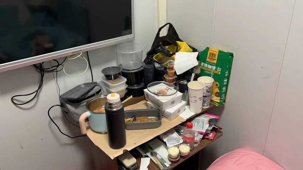 鸡排饭、冒菜、花甲米线、奶茶……男子多次偷外卖 被自流井警方刑事拘留-1.jpg