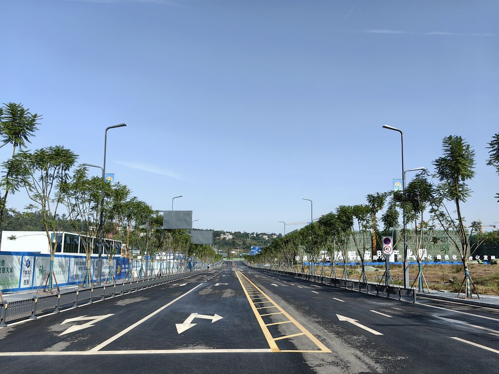 富顺县积极推进晨光经开区跨江发展区项目建设-1.jpg