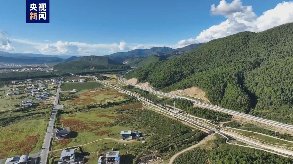 丽江至香格里拉铁路11月26日开通运营-7.jpg