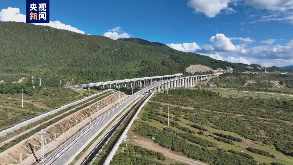 丽江至香格里拉铁路11月26日开通运营-5.jpg