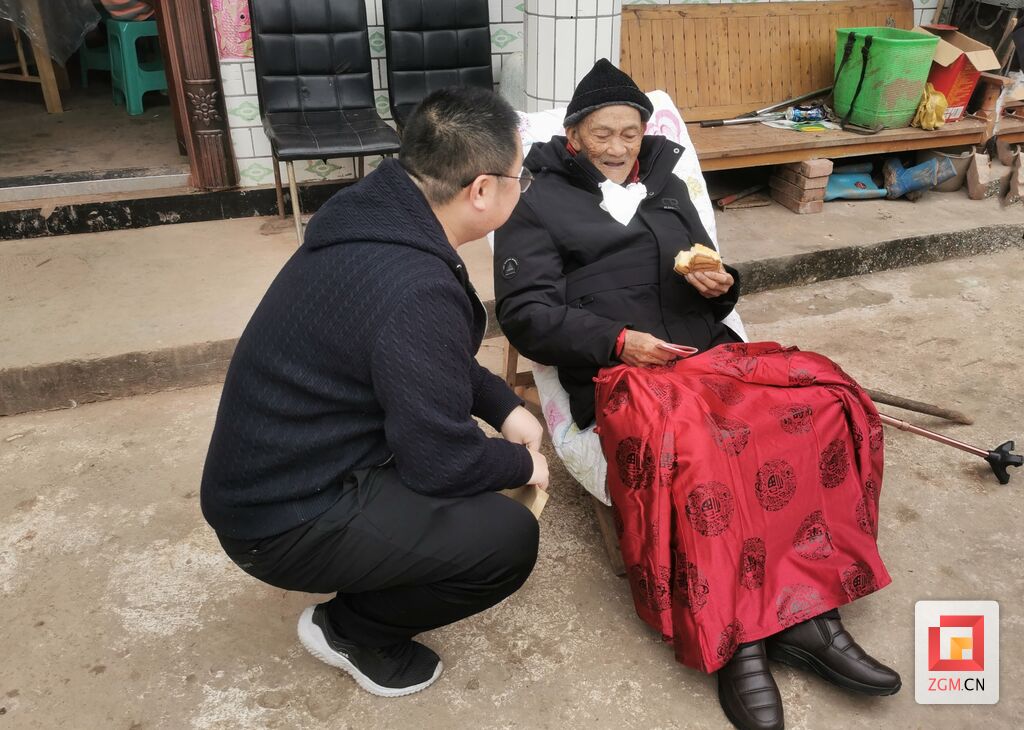 【聚焦群众关切⑧】自贡今年已为老年人发放高龄津贴超过4000万元-1.jpg