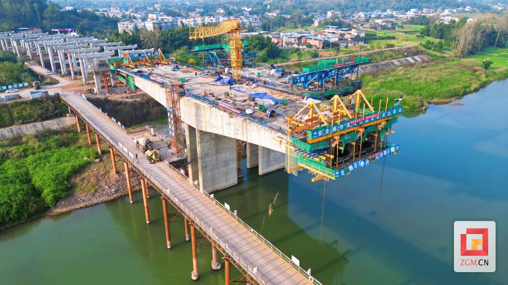 【聚焦重大项目】S436东湖至富世段项目建设正酣 力争2024年4月主桥合龙-3.jpg