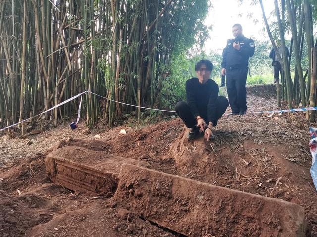 4男子因小说结识挖人祖坟被刑拘，引发社会热议-1.jpg