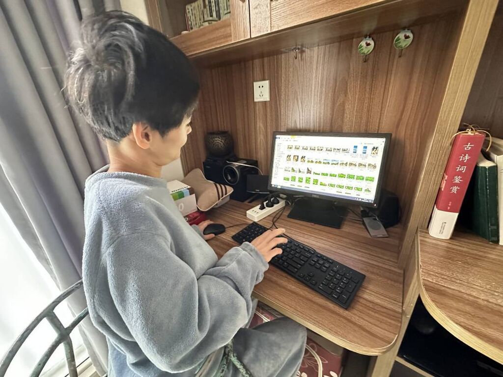 四川脑瘫女作家的“生命之歌”：曾被预言“活不到13岁”，现已出版了3部小说-3.jpg