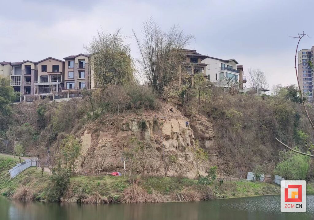 高峰街道：整治危岩 护航居民出行安全-2.jpg