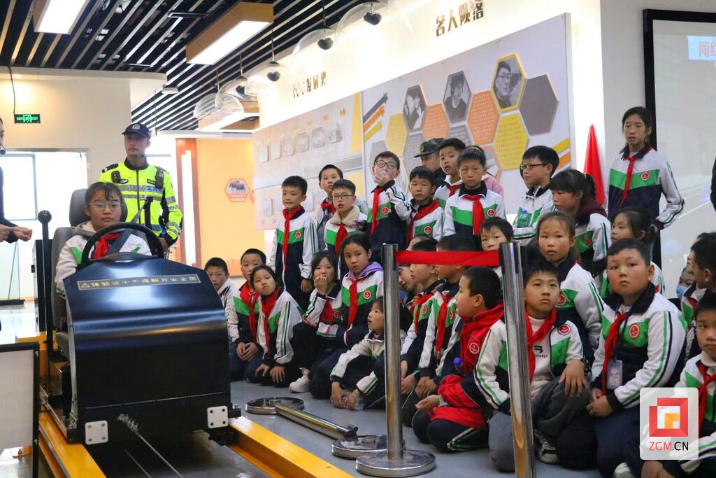 文明交通 你我同行——沿滩区交警大队开展交通安全宣传系列活动-1.jpg