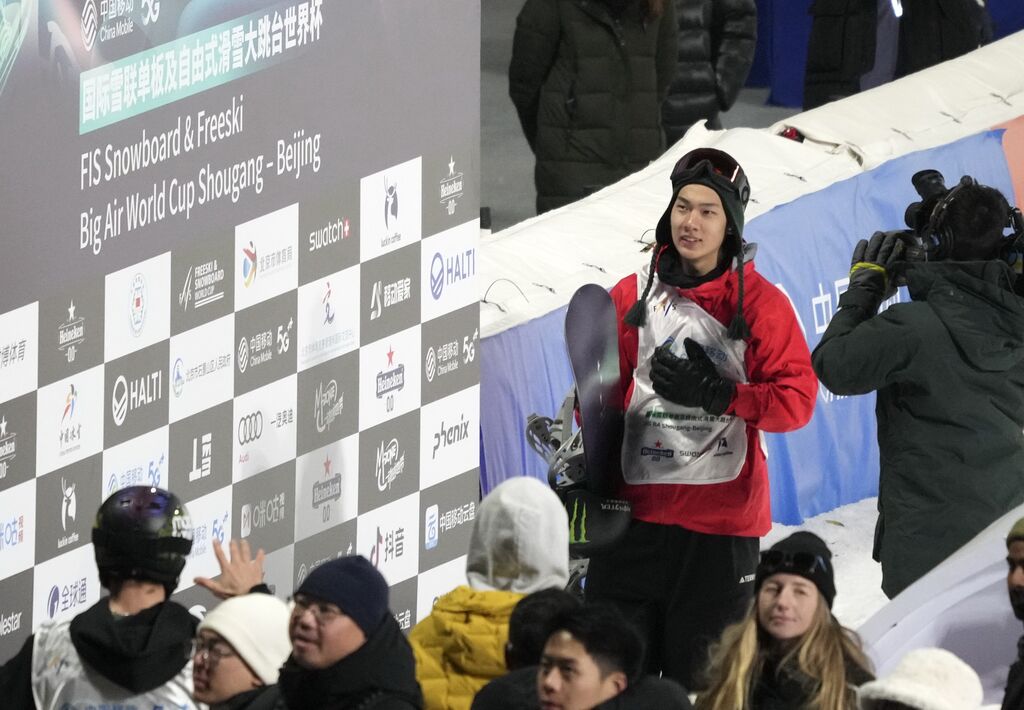 “1980”一飞冲天！苏翊鸣拿下单板滑雪大跳台世界杯冠军-2.jpg