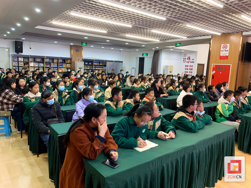 高新区举办“青春韶华 与法同行”法律公益讲座-2.jpg