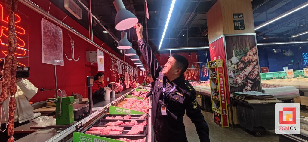 发现不合规光源 要求立刻更换整改 市市场监管部门开展“生鲜灯”禁用突击检查-3.jpg