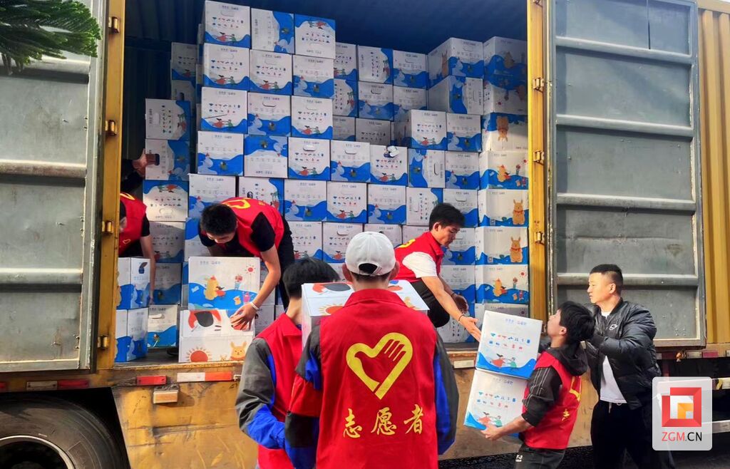 爱在盐都公益暖冬 1174个温暖包将陆续发放-2.jpg